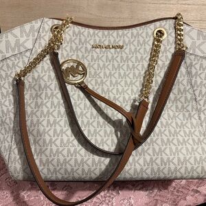 Michael Kors Jet Set Shoulder Bag